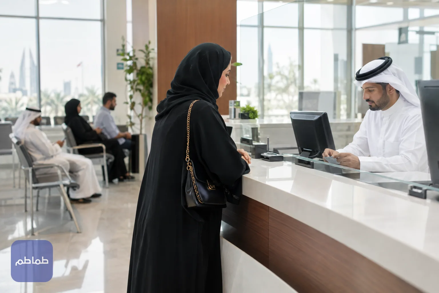 مكتب خدمات مرورية حديث في البحرين يستقبل المراجعين بهدوء
